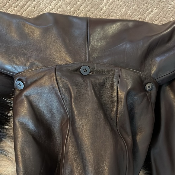 Vintage LNR Brown Leather Jacket w/ Fur Hood - Picture 15 of 16